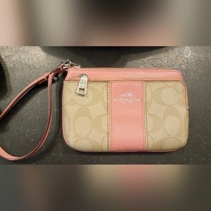coach small wristlet